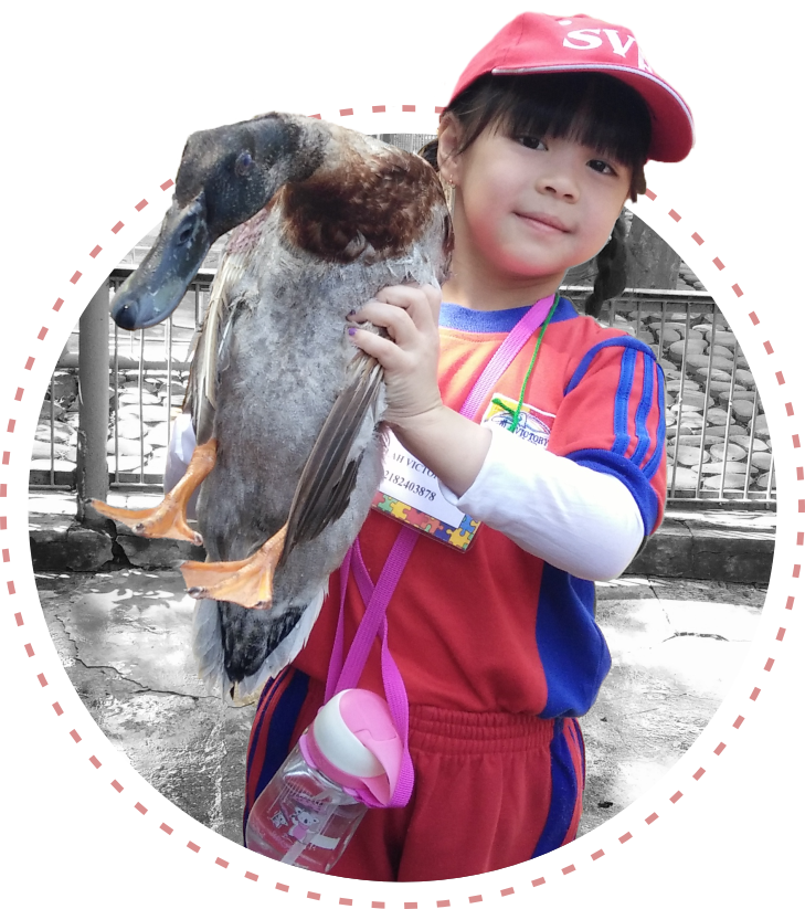 A student of Early childhood Education Programme at Sekolah Victory Plus - The innovative International Baccalaureate School In Indonesia is posing with a bird